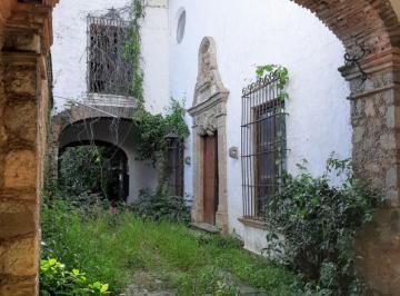 Casa · 1063m² · 4 Recámaras · 12 Estacionamientos · Uso de Suelo Mixto