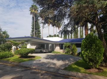 Casa de 3 habitaciones, Tlajomulco de Zúñiga · Renta de Hermosa Casa a Entrada del Club de Golf Santa Anita