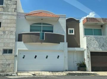 Casa · 260m² · 3 Recámaras · 2 Estacionamientos · Casa de 260 m² en Venta en Fracc. Costa de Oro. Boca del Río