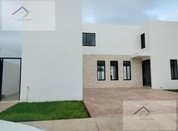 Casa · 312m² · 4 Recámaras · 3 Estacionamientos · Casa - Mérida