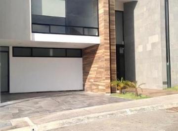 Casa · 389m² · 3 Recámaras · 2 Estacionamientos · Casa en Venta - (4)
