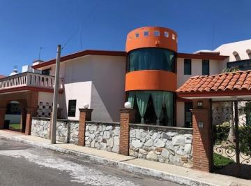 Casa · 430m² · 5 Recámaras · 3 Estacionamientos · Preciosa Casa en Fracc Privado - (4)