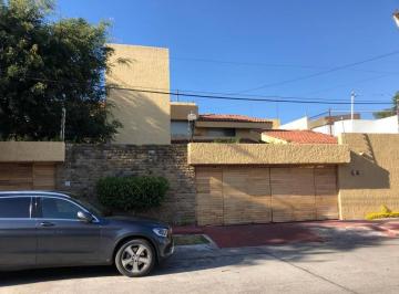 Casa · 500m² · 3 Recámaras · 4 Estacionamientos · Casa en Venta Jardines de Guadalupe Zapopan