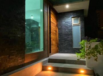 Casa de 6 habitaciones, Zapopan · Puerta Las Lomas, P. del Bosque Desde 20 a 30 Millones,4 Recamaras, Más Una en Planta Baja /baño,6autos
