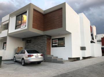 Casa · 151m² · 3 Recámaras · 2 Estacionamientos · Se Vende Preciosa Casa en El Mirador, Diseño de Autor, 3 Rec