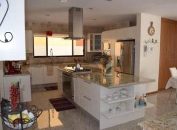 Casa de 4 habitaciones, Querétaro · Hermosa Casa con Recamara en Planta Baja y Alberca en Juriquilla