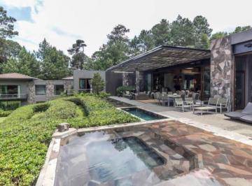 Casa en condominio · 2200m² · 6 Recámaras · Residencia en Renta en Rancho San Ramon Valle de Bravo El Precio de Renta Es por Dia () -