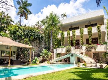 Casa de 5 habitaciones, Cuernavaca · Amplia y Céntrica Casa Amueblada con Jardín y Alberca