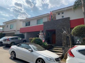 Casa de 4 habitaciones, Zapopan · Casa en Venta en Puerta de Hierro