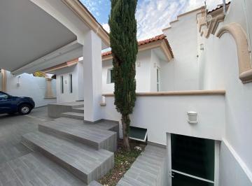 Casa de 6 habitaciones, Zapopan · Bugambilias 1era Sección Remodelada de Lujo