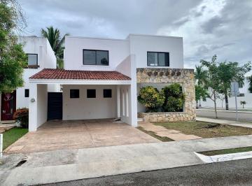 Casa en condominio de 3 habitaciones, Mérida · Casa en Esquina en Privada Cocoyoles Muy Cerca de Plaza La Isla