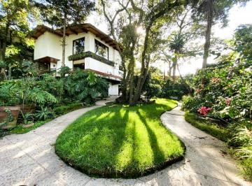 Casa en condominio de 6 habitaciones, Tlalpan · Hermosa Casa en El Ajusco, con Diseño Único y Jardín
