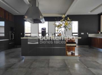 Casa · 1950m² · 6 Recámaras · 10 Estacionamientos · Venta Casa - Real de Hacienda - Zona Esmeralda - Atizapán de