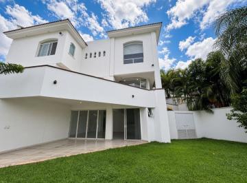 Casa de 4 habitaciones, Zapopan · Casa en Renta Puerta de Hierro