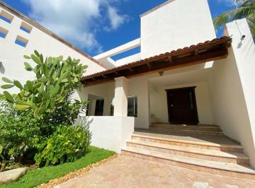 Casa · 634m² · 5 Recámaras · 4 Estacionamientos · Casa en Venta en Benito Juárez Norte - (4)