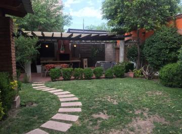 Casa · 722m² · 4 Recámaras · 10 Estacionamientos · Casa - Jardines del Santuario