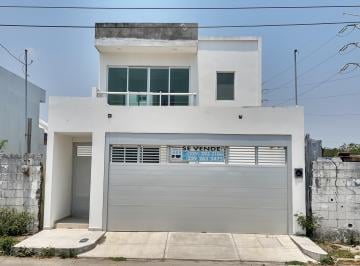 Casa de 3 habitaciones, Boca del Río · Casa en Venta en La Tampiquera con Rec. en P. B.