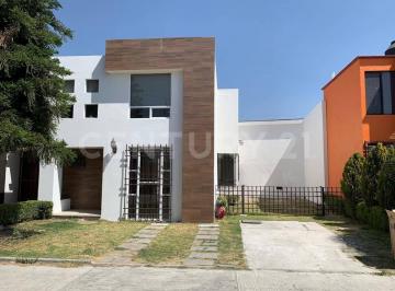 Casa · 111m² · 3 Recámaras · 3 Estacionamientos · Venta de Casa en Tlaxcalancingo, Muy Cerca de Blvd. Atlixco