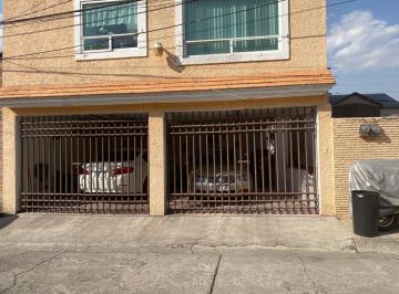 Casa de 5 habitaciones, Naucalpan de Juárez · Casa en Venta en Fraccionamiento en Naucalpan