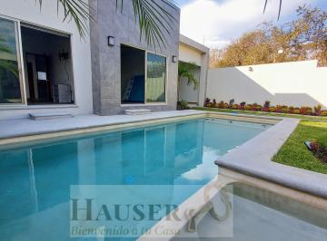Casa de 4 habitaciones, Emiliano Zapata · Venta Casa con Alberca y Jardín en Fraccionamiento Burgos