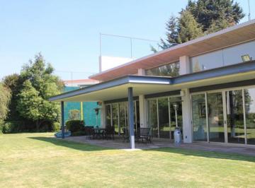 Casa · 600m² · 4 Recámaras · 4 Estacionamientos · Residencia en Venta Hacienda San Martin