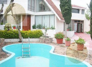 Casa · 540m² · 5 Recámaras · 10 Estacionamientos · Casa - Barrio La Magdalena