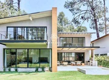 f581a14c0574a625bd79993db053b8252610f6cbfd84d12960e7d1f08677e4aa · Casa Venta Avándaro - Espléndida con Excelente Diseño y Funcionalidad / Splendid