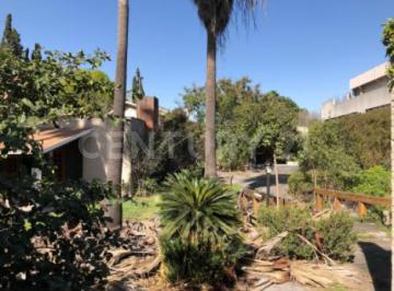 Casa · 1054m² · 3 Recámaras · 4 Estacionamientos · Casa en Venta en Col. del Valle