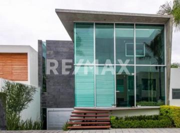 Casa · 426m² · 4 Recámaras · 4 Estacionamientos · Casa en Venta - (4)