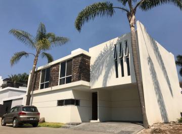 Casa de 3 habitaciones, Cuernavaca · Casa Moderna en Zona Dorada
