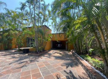 Casa · 900m² · 5 Recámaras · 6 Estacionamientos · Casa en Privada en Palmira Tinguindin Cuernavaca - Ham - 569 - Cp