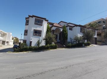Casa · 433m² · 5 Recámaras · 5 Estacionamientos · Casa Renta Carretera Bosques de Valle Alto Monterrey