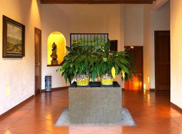 Casa de 6 habitaciones, Cuernavaca · 6 Recamaras Principal en Planta Baja.