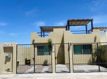 Casa · 85m² · 2 Recámaras · 2 Estacionamientos · Casa en Renta, en Centenario