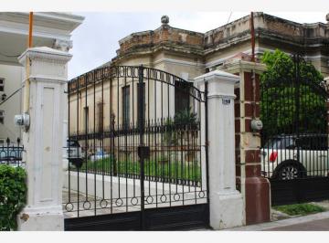 Casa · 450m² · 4 Recámaras · 8 Estacionamientos · Casasona en Venta en Americana