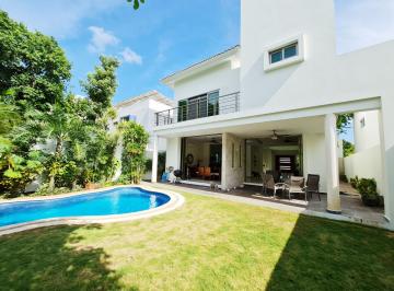 Casa de 3 habitaciones, Benito Juárez · Lujusa Casa en "Residencial Cumbres" Enormes Espacios.