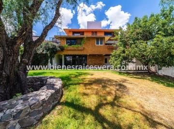 Casa · 1000m² · 5 Recámaras · 5 Estacionamientos · Casa en Venta en Tequisquiapan Centro Yanira