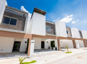 Casa de 3 habitaciones, García · Casa en Venta en Zona Cumbres en Cumbres