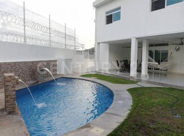 Casa · 495m² · 4 Recámaras · 4 Estacionamientos · Residencia en Venta con Departamento Independiente, en Manzanillo Colima