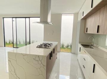Casa de 4 habitaciones, Morelia · Casa Nueva Venta con Estudio y Baño en Planta Baja, Fracc. Tres Marías Morelia