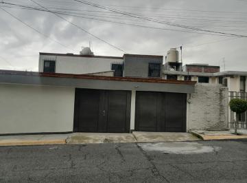 Casa de 3 habitaciones, Toluca · Casa en Venta en Lomas Altas, Cerca de Centro Toluca, Cerca de Tollocan, Metepec