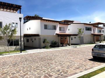 Casa en condominio de 4 habitaciones, Corregidora · Venta Casa en Balvanera Club de Golf