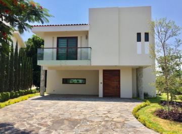 Casa en condominio · 350m² · 3 Recámaras · 4 Estacionamientos · Casa en en Hacienda del Oro