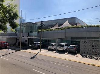 Oficina · 180m² · 2 Estacionamientos · Oficina en Renta - (4)