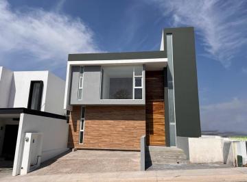 Casa · 250m² · 3 Recámaras · 2 Estacionamientos · Lomas de Juriquilla Casa en Venta