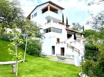 Casa de 5 habitaciones, Ixtapan de la Sal · Villa Dolcezza Residencia Amueblada, con Amplio Jardín, Picina, Terraza Cubierta y Acabados de Lujo.