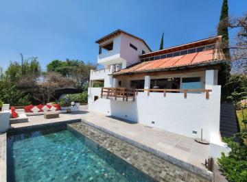Casa de 5 habitaciones, Ixtapan de la Sal · Villa Dolcezza Residencia Amueblada, con Amplio Jardín, Picina, Terraza Cubierta y Acabados de Lujo.