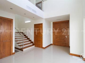 (RCV3071)
2 niveles, 4 recamaras y 4.5 baños
Planta baja; recibidor, estud · Casa en Venta en Bosques de San Fco. Chihuahua, Chih.