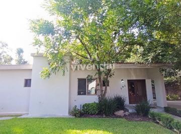 3b7a4886abca3e805cbf8bce09c7448906ae14b4aa2bb6c7da095ec3ecf69d3b · Residencia de Una Planta con Paneles Solares en San Alberto