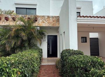 6b55f52b1784b9bccf242fcd5a07e8b3b8064424066601517c64dfc5ca10d390 · Venta/renta Casa en Privada Cocoyoles con Numerosas Amenidades, Parques.
